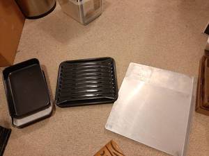 lot 1640 image: Broiler , Cookie Sheets and Bakeware