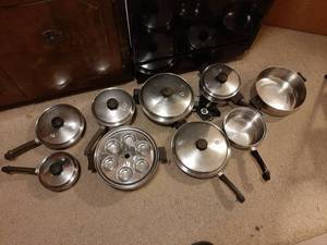 lot 1643 image: Several Pieces Saladmaster Cookware