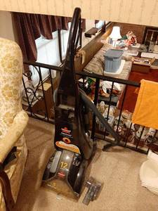 lot 1650 image: Bissell Proheat Carpet Cleaner