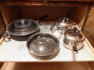 lot 1654 image: Assorted Pots and Pans
