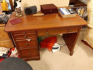 lot 1665 image: Wood Desk - No Contents
