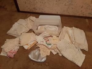 lot 1674 image: Small Tub with Lace