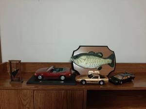 lot 1681 image: 3 Cars and Big Mouth Billy Bass