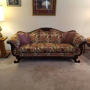 lot 1686 image: Sofa