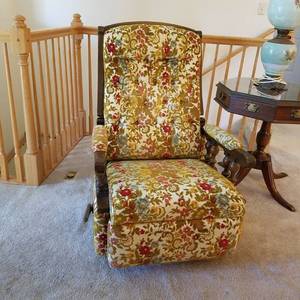 lot 1688 image: Recliner