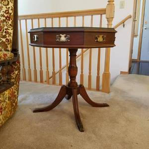 lot 1690 image: End table