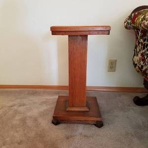 lot 1692 image: Oak pedestal
