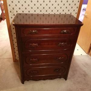 lot 1705 image: Davis cabinet company solid cherry chest - Lillian Russell pattern with wood handles