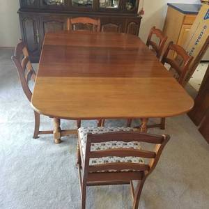 lot 1714 image: table and 5 chairs, three leaves, table top protectors