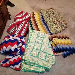 lot 1719 image: assorted Afghan blankets