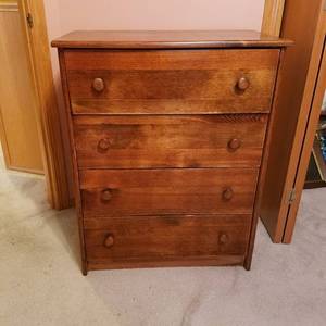 lot 1721 image: chest of drawers