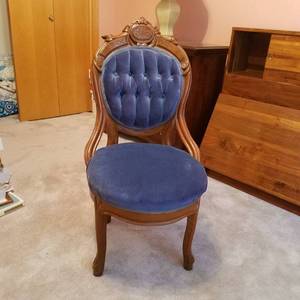 lot 1724 image: Chair - blue