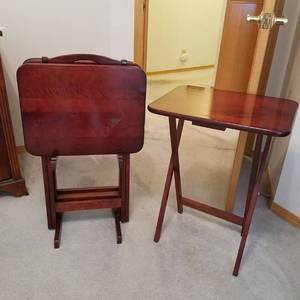lot 1729 image: set of four TV trays