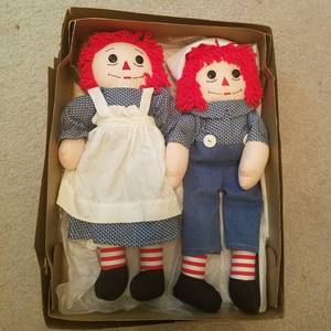 lot 1734 image: Raggedy Ann and Andy dolls