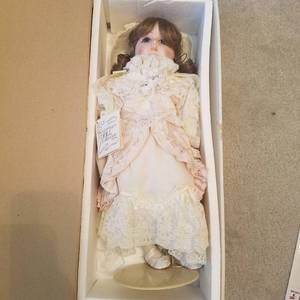 lot 1735 image: wind-up Gorham doll on stand