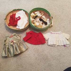 lot 1843 image: train case with assorted doll clothes