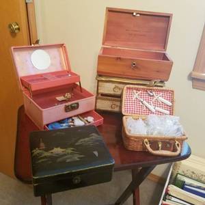 lot 1847 image: assorted boxes and a miniature picnic basket set