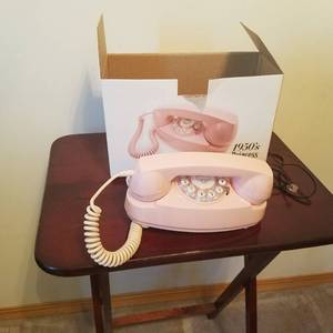 lot 1848 image: 1950s style Princess phone