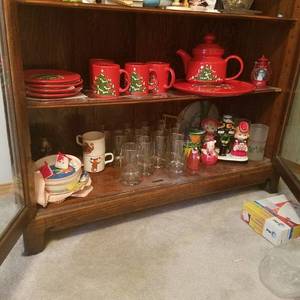 lot 1850 image: 2 shelves of Christmas decor