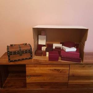 lot 1867 image: Empty jewelry boxes and jewelry chest