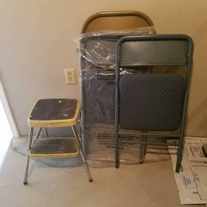 lot 1888 image: 3 folding chairs and a step stool
