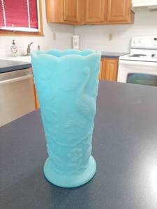 lot 1750 image: Fenton Vase - Peacock
