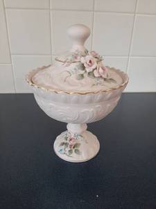 lot 1752 image: Lefton Rose Compote