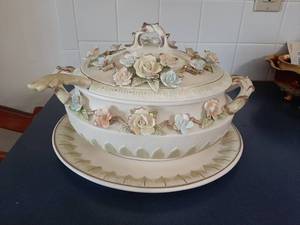 lot 1756 image: Rose Gravy Boat with Ladle and Tray