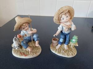 lot 1760 image: 2 Lefton Boy Fugurines