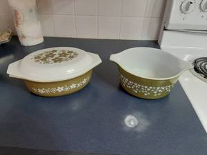 lot 1764 image: 2 Pyrex Baking Dishes