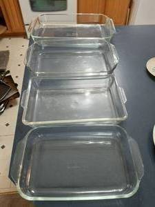 lot 1777 image: Pyrex Baking Dishes