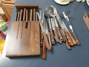 lot 1784 image: Knives and Utensils