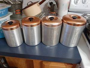 lot 1785 image: 4 Piece Canister Set