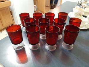 lot 1786 image: 12 Red Glasses