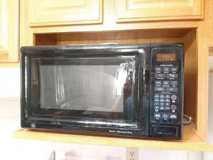 lot 1789 image: GE Microwave