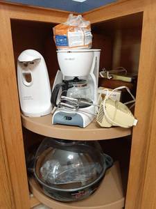 lot 1791 image: Kitchen Appliances - Popcorn Popper, Can Opener, Coffee Maker, and Mixer
