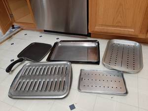 lot 1792 image: Broiler and Bakeware
