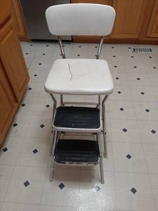 lot 1795 image: Cosco Stool