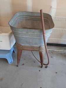 lot 1799 image: Washtub on Stand