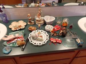 lot 1808 image: All Decor on Counter
