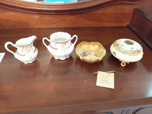 lot 1810 image: 4 Pieces China
