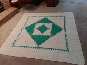 lot 1816 image: Quilt
