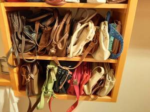 lot 1817 image: 2 Shelves of Purses