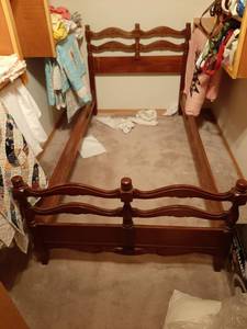 lot 1821 image: Abernathy Walnut Twin Size Bed