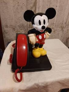 lot 1829 image: Mickey Mouse Telephone
