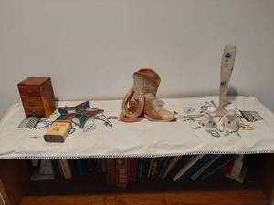 lot 1910 image: Frankhoma Planter and all on top of Bookshelf