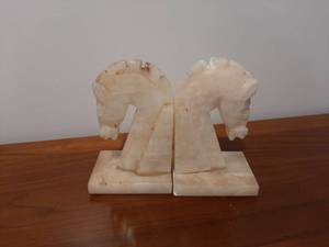 lot 1912 image: Onyx Bookends