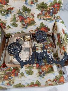 lot 1925 image: Oil Lamp Wall Bracket