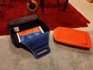 lot 1929 image: Pyrex Baking Dish and Carrier