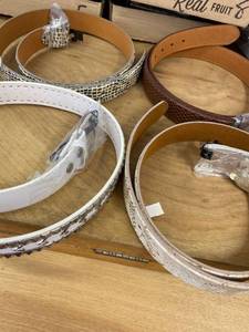 lot 11 image: L (38-40) womens belts